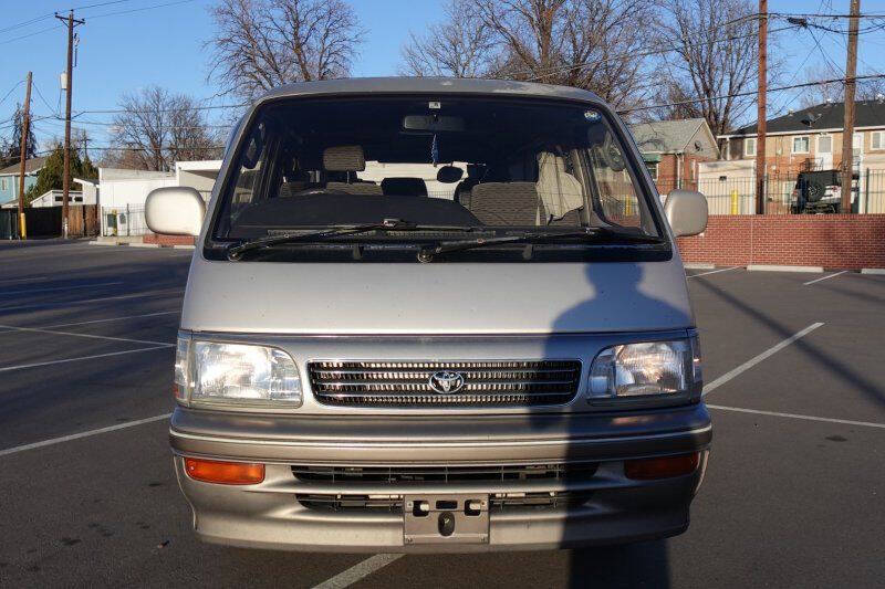 1993 Toyota HiAce | CPP Processing CO Ltd | Best Cars in Europe