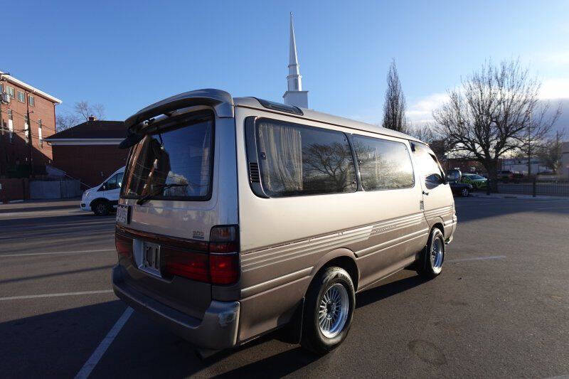1993 Toyota HiAce | CPP Processing CO Ltd | Best Cars in Europe