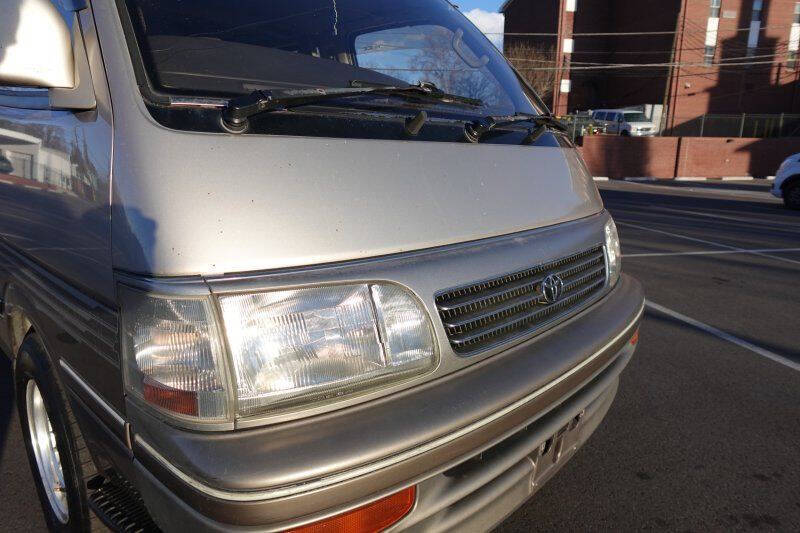 1993 Toyota HiAce | CPP Processing CO Ltd | Best Cars in Europe