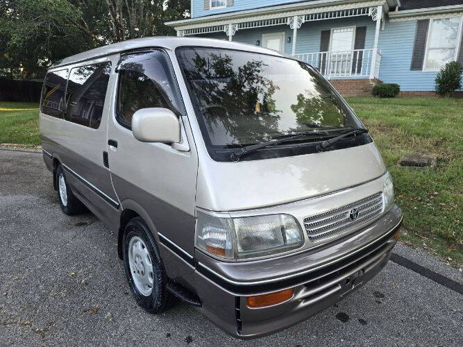 1995 Toyota HiAce | CPP Processing CO Ltd | Best Cars in Europe