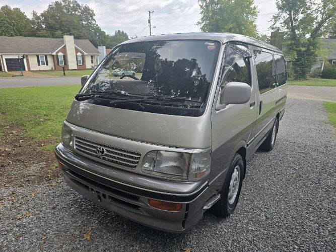 1995 Toyota HiAce | CPP Processing CO Ltd | Best Cars in Europe