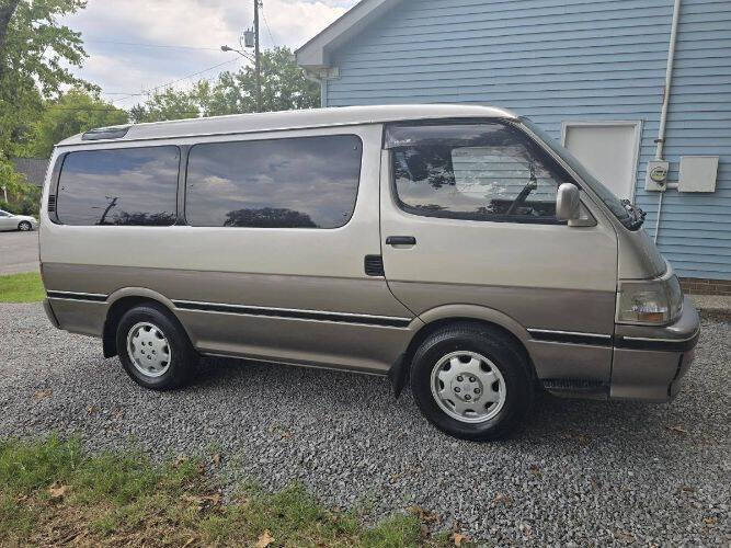 1995 Toyota HiAce | CPP Processing CO Ltd | Best Cars in Europe