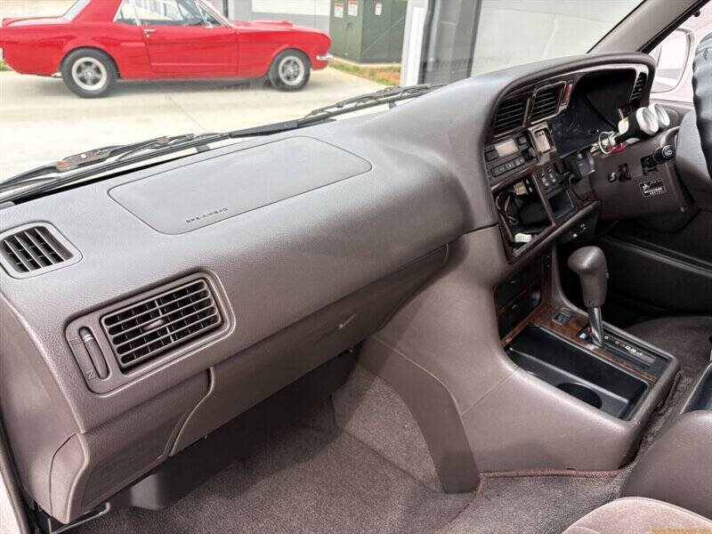 1997 Toyota HiAce | CPP Processing CO Ltd | Best Cars in Europe